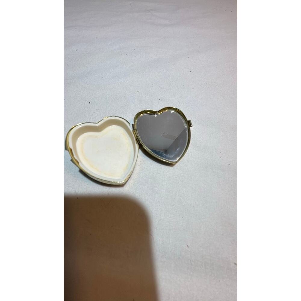 Vintage Heart-Shaped Floral Pill Case - Picture 2 of 5